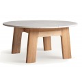 Luxusný škandinávsky okrúhly mramorový jedálenský stôl Naria s bielou doskou a hnedými dubovými masívnymi nožičkami 160