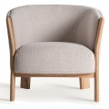 Luxusné škandinávske kreslo Naria s béžovým látkovým poťahom a svetlými dubovými nožičkami 70 cm