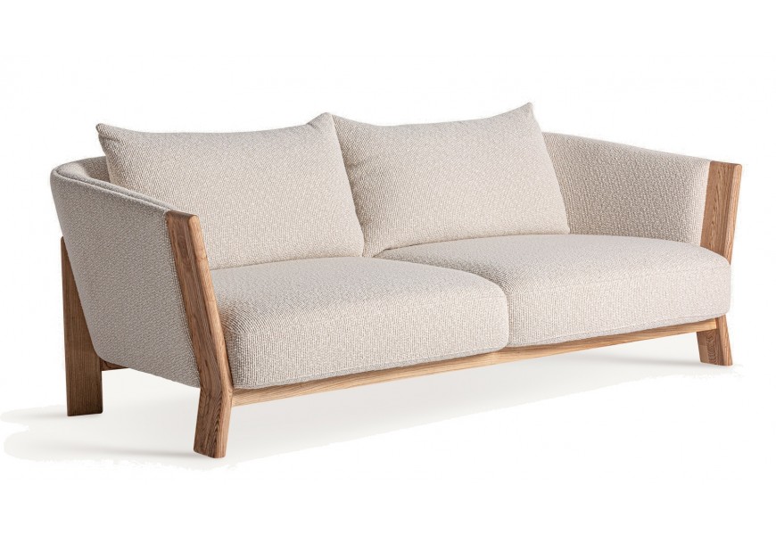 Luxusná dvojmiestna béžová retro sedačka Naria obdĺžnikového tvaru z masívneho hnedého dubového dreva s piatimi nožičkami s látkovým textúrovaným poťahom béžovej farby s dvomi obdĺžnikovými vankúšmi