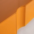 Art deco oranžový oválny štvordverový TV stolík Munios s lesklým hladkým povrchom s oblými hranami a oválnymi nožičkami 220 cm
