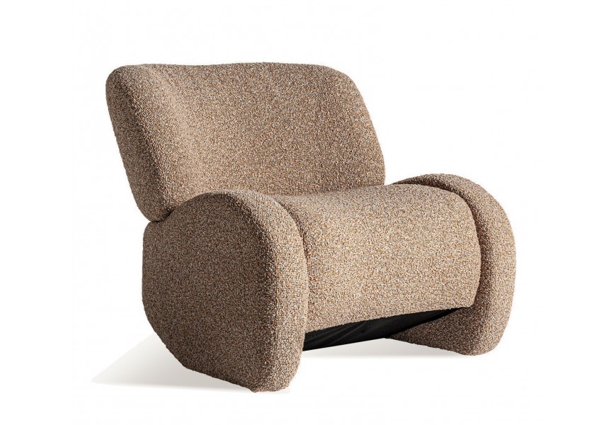 Luxusné kreslo Ramia s dizajnovým moderným nádychom bez bočných opierok s poťahom v béžovo hnedej farbe s dreveným čiernym detailom s čalúnením z masívneho jaseňového a bukového dreva