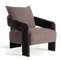 Luxusné kreslo Zerio v modernom art deco štýle v hnedej zrnitej farbe s tromi atypickými nožičkami s čiernym menčestrovým poťahom