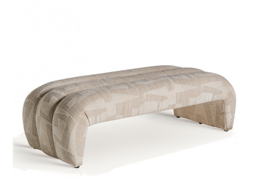 Luxusná dizajnová béžová lavica Fadda s poťahom s textilu s vypletanými vzormi s dvomi štruktúrami obdĺžnikového tvaru so zaoblenými hranami s dvomi nohami s lineárnym prešívaním