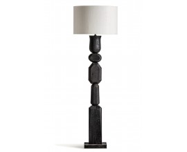 Luxusná moderná dizajnová čierna stojaca lampa Ninewe s masívnou vyrezávanou drevenou podstavou s čiernym lakovaním a okrúhlym tienidlom v krémovej farbe s výraznou štruktúrou z juty