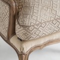 Luxusn&eacute; provens&aacute;lsk&eacute; čal&uacute;nen&eacute; kr&eacute;mov&eacute; kreslo Norod so vzorovan&iacute;m s hned&yacute;m mas&iacute;vnym r&aacute;mom 102 cm 