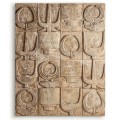 Luxusná veľká nástenná dekorácia Polisa z masívneho suarového dreva v hnedej farbe s vyrezávanými motívmi egyptských hieroglyfov v obdĺžnikovom tvare