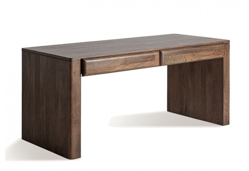 Luxusný písací stôl Lury v obdĺžnikovom tvare v hnedej farbe s hladkým povrchom z masívneho mangového dreva s dvomi zásuvkami so zaobleným povrchom a dvomi hrubými nohami