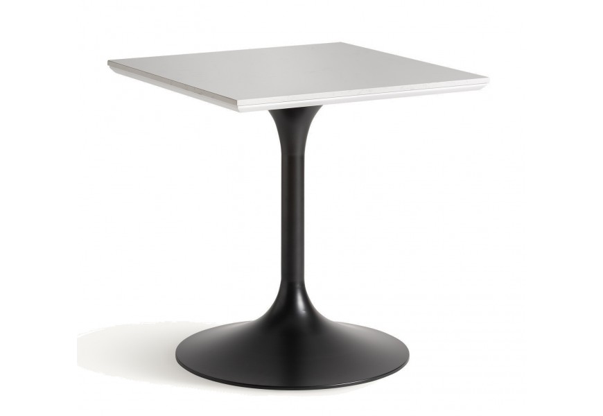 Glamour barový stôl Lebi s oblou nohou s hladkým povrchom v čiernej farbe z kovu s okrúhlym spodkom s vrchnou doskou v štvorcovom tvare v bielej farbe z porcelánu s mramorovým dizajnom