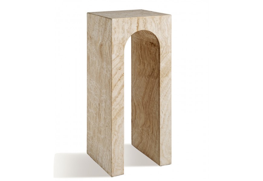 Luxusný konzolový stolík Lorisa v art deco štýle z travertínu v štvorcovom tvare v krémovo pieskovej farbe s otvorom v tvare klenby, miestami jemne hnedej farbe