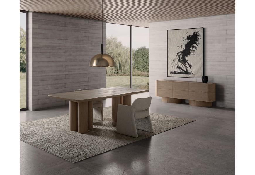 Luxusná art deco zostava jedálenského nábytku Reyesse s obdĺžnikovým stolom so šiestimi nohami a trojdverovým príborníkom so zaoblenými rohmi v svetlej hnedej farbe a stoličkou v bielom offwhite odtieni s buklé poťahom