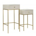 Glamour sada dvoch príručných stolíkov Glamia Tapisé s béžovým prešívaním so zamatovým leskom v štvorcovom tvare so zásuvkou s diamantovou úchytkou a nožičkami z kovu v zlatej farbe s mramorovým dizajnom