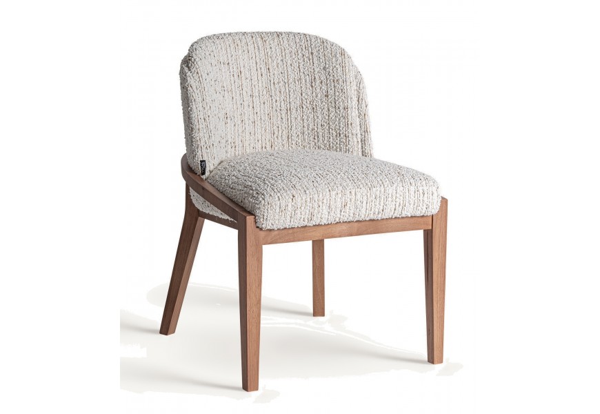 Luxusná art deco jedálenská stolička Janies s poťahom v bielej farbe s textúrou s nožičkami z masívneho dreva v hnedej farbe