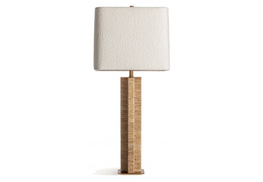 Luxusná art deco bouclé biela stolná lampa Rake s geometrickou hranatou béžovou travertínovou nohou s bavlneným tienidlom 80 cm 