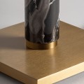 Luxusná art deco mramorová čierna stojaca lampa Jerf s valcovým bielym tienidlom a kovovou zlatou štvorcovou podstavou 163 cm  