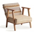 Luxusné etno béžové kreslo Bodhi s konštrukciou z mangového dreva v medovej hnedej farbe a textilným poťahom z bavlny a konopného vlákna s pruhovaným vzorom na opierke v odtieňoch sivej a bordovej a hnedej