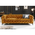 Luxusná trojmiestna chesterfield sedačka Modern Barock so zamatovým poťahom s prešívaním v horčicovej farbe s nožičkami 235 cm