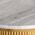 Luxusný art deco okrúhly mramorový barový stôl Benny so zlatou kovovou nohou a vrchnou bielou doskou so sivými žilkami 76 cm
