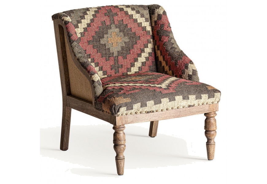 Luxusný etno vzorované čalúnené kreslo Luris s jutovým poťahom v zemitých farbách s dekoratívnym vzorom z masívneho hnedého dreva s kovovými nitmi