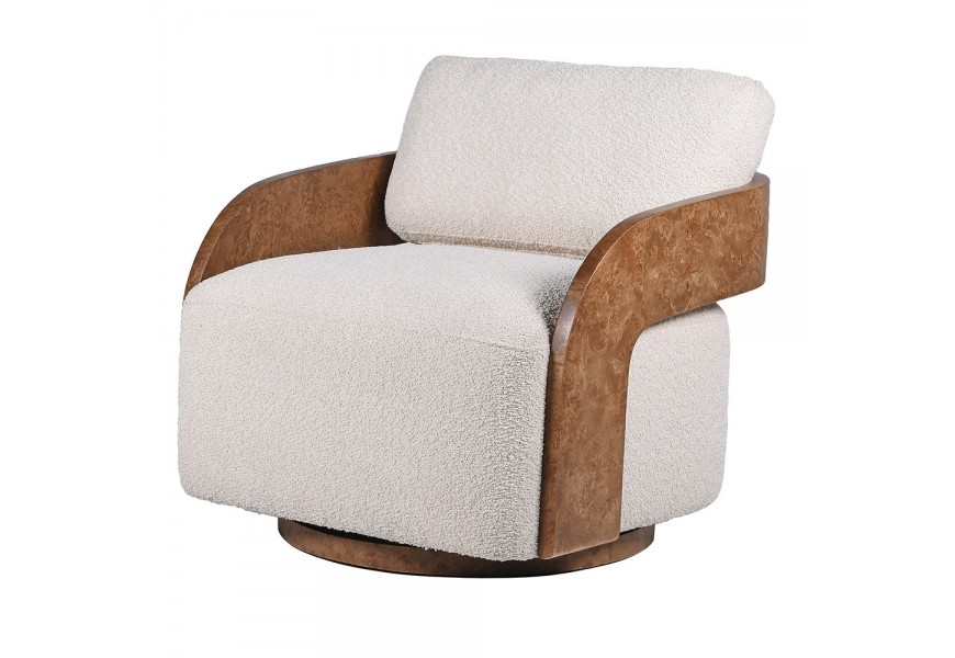 Luxusné otoční moderné art deco kreslo Lariso s okrúhlou podstavou a atypickou masívnou hnedou konštrukciou v tvare T zozadu s poťahou z boucé látky v bielej farbe