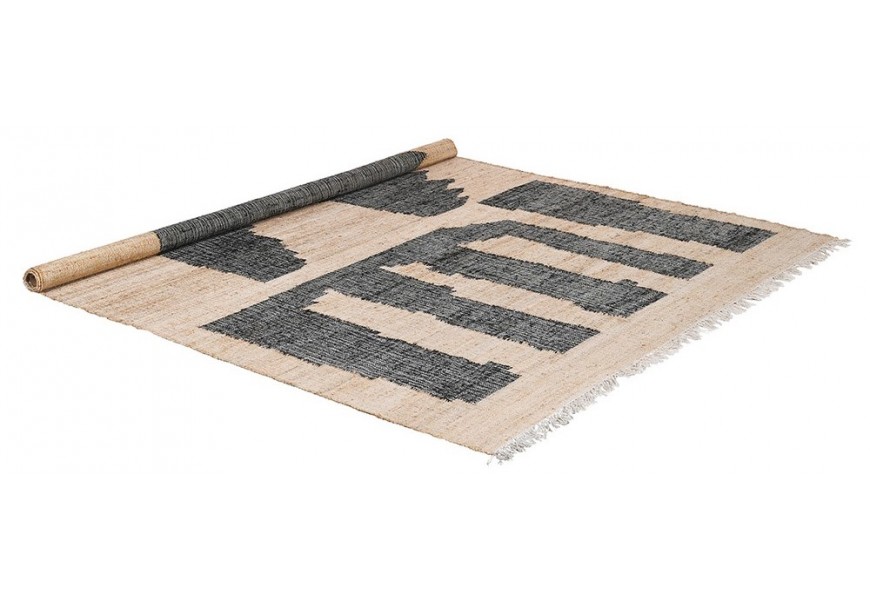 Luxusný etno koberec Kelin v obdĺžnikovom tvare z juty s vypletaním v hnedo béžovej farbe so vzorom v čiernej farbe so strapcami