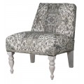 Vintage kreslo Bellamy s oblým operadlom a čalúnením s ornamentálnym vzorom a vyrezávanými prednými nožičkami z masívneho dreva v bielej patine