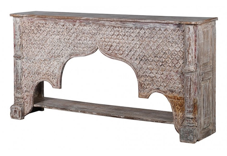 Luxusný orientálny konzolový stolík Valensole obdĺžnikového tvaru s poličkou z hnedého dreva s výraznou patinou s reliéfom s dekoratívnym oblúkovým výrezom