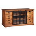 Industriálny masívny hnedý príborník Woodcut s dvomi posuvnými dvierkami s čiernymi koľajnicami a šiestimi zásuvkami 148 cm 