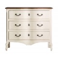 Luxusná vintage komoda Lisette v bielej farbe s jemnou patinou s tromi zásuvkami a úchytkami z kovu v čiernej farbe s ornamentmi s vyrezávanými nožičkami s vrchnou doskou v hnedej farbe s výraznou štruktúrou letokruhov