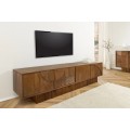 Dizajnový art deco obdĺžnikový TV stolík Sonia z hnedého mangového dreva so štyrmi dvierkami s geometrickým reliéfom 200 cm