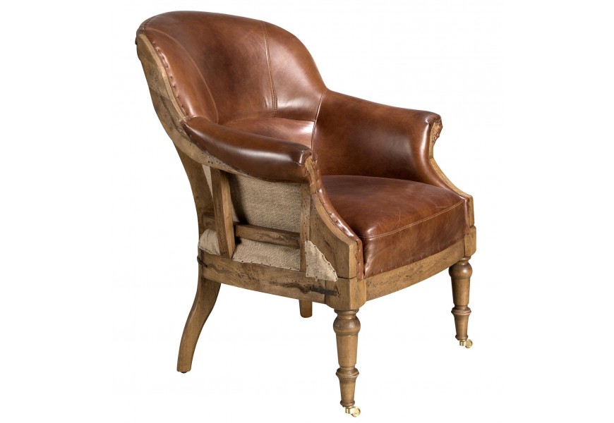 Luxusné klasické kožené čalúnené kreslo Arachio z pravej kože v koňakovej hnedej farbe s oghaleným rámom z masívneho dreva v orechovej hnedej farbe s vyrezávanými prednými nožičkami s kolieskami