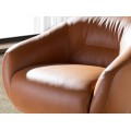 Luxusné moderné otočné kreslo Vita Naturale s koňakovo hnedým poťahom z pravej kože a kovovou podstavou  86 cm