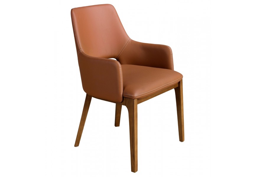 Luxusné moderné jedálenské kreslo Vita Naturale s nízkymi bočnými opierkami s drevenými nohami v orechovej hnedej farbe s kresbou letokruhov s poťahom z eko kože v koňakovo hnedom odtieni