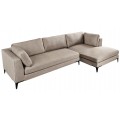 Luxusná dizajnová pravá rohová sedačka Molara s čalúnením a poťahom so zamatovým leskom v taupé farbe v hnedom odtieni s piatimi vankúšmi a vysokými nožičkami