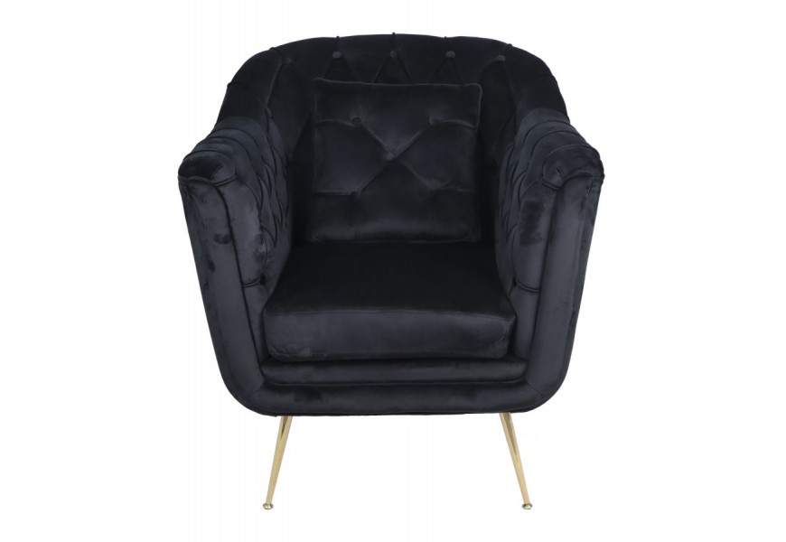 Luxusné glamour kreslo Melisa s čalúnením a poťahom so zamatovým leskom v čiernej farbe s prešívaním a vankúšom v štvorcovom tvare s vysokými nožičkami v zlatej farbe z kovu