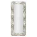 Glamour dizajnové obdĺžnikové nástenné zrkadlo Elissia v hranatom tvare s lesklým strieborným rámom z kovu a plastickým vlnitým dekorom po celom obvode