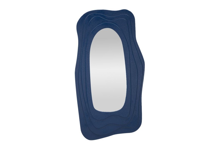 Moderné závesné obdĺžnikové nástenné zrkadlo Landa s vrstveným rámom z dreva v atypickom organickom vlnitom tvare a námorníckej modrej farbe