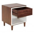 Luxusný moderný severský nočný stolík Wilfred z hnedého mahagónového dreva s bielym akcentom so zásuvkou a policou 53 cm