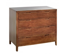 Luxusná moderná komoda Liberia s koloniálnym nádychom z masívneho mahagónového dreva v teplej hnedej farbe s tromi širokými zásuvkami a dvomi úzkymi zásuvkami s úchytkami v obdĺžnikovom tvare