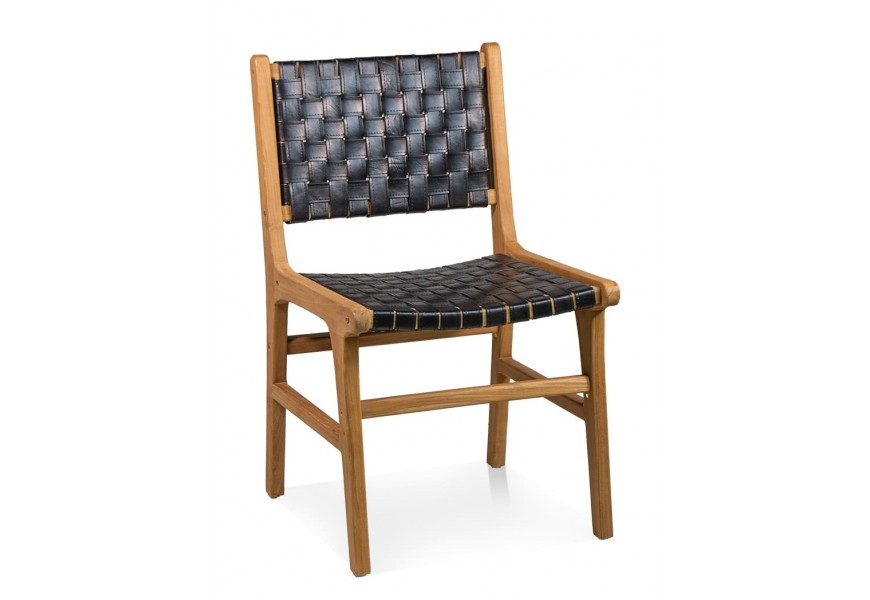 Luxusná kožená masívna jedálenská stolička Cleo s výpletom na operadle a sedadle so šachovnicovým vzorom z čiernej pravej kože s drevenou konštrukciou z teakového dreva v naturálnej hnedej farbe