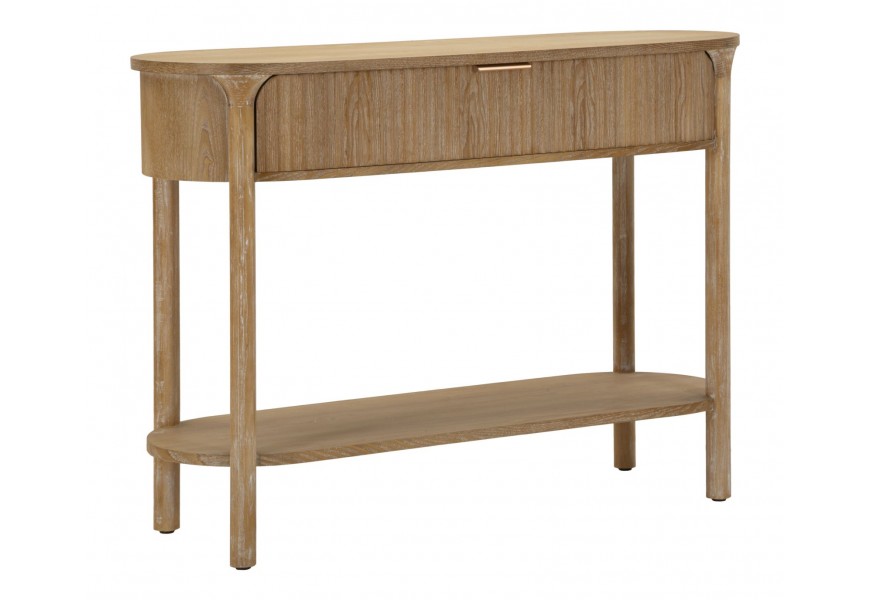 Masívny drevený oválny konzolový stolík Meer v hnedej farbe s drážkovaným povrchom jednou zásuvkou a spodnou poličkou so zlatou kovovou úchytkou