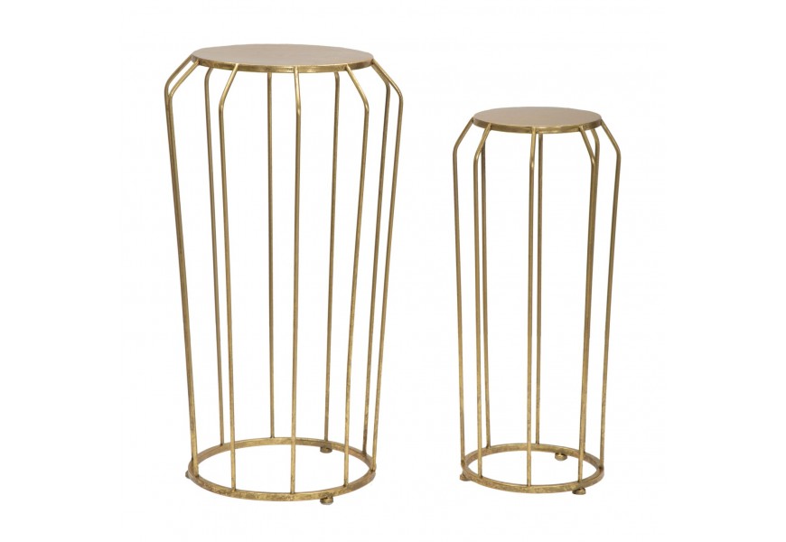 Glamour sada dvoch príručných stolíkov Delizia v zlatej farbe s okrúhlou doskou kovovou konštrukciou z tyčí zalomených hore a kruhovou spodnou spojnicou