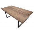 Dizajnový industriálny obdĺžnikový jedálenský stôl Cubilio zo svetlo hnedého akáciového dreva s čiernymi kovovými nohami 175 cm