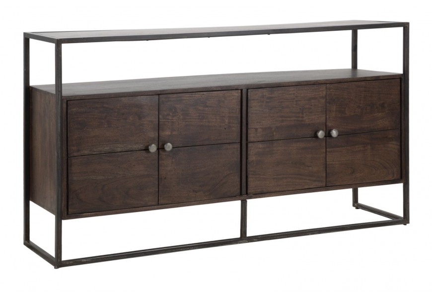 Luxusný industriálny príborník Melvin z masívneho akáciového dreva v obdĺžnikovom tvare so štyrmi dvierkami v hnedej farbe s výraznou štruktúrou a konštrukciou z kovu v čiernej farbe s policou