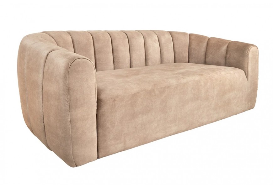 Moderná béžová sedačka Alis s oblými opierkami a vertikálnym prešívaním v trojmiestnom vyhotovení so zamatovým poťahom a čalúnením
