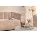 Moderná trojmiestna zamatová sedačka Alis v béžovej farbe s oblými opierkami a vertikálnym prešívaním 202 cm