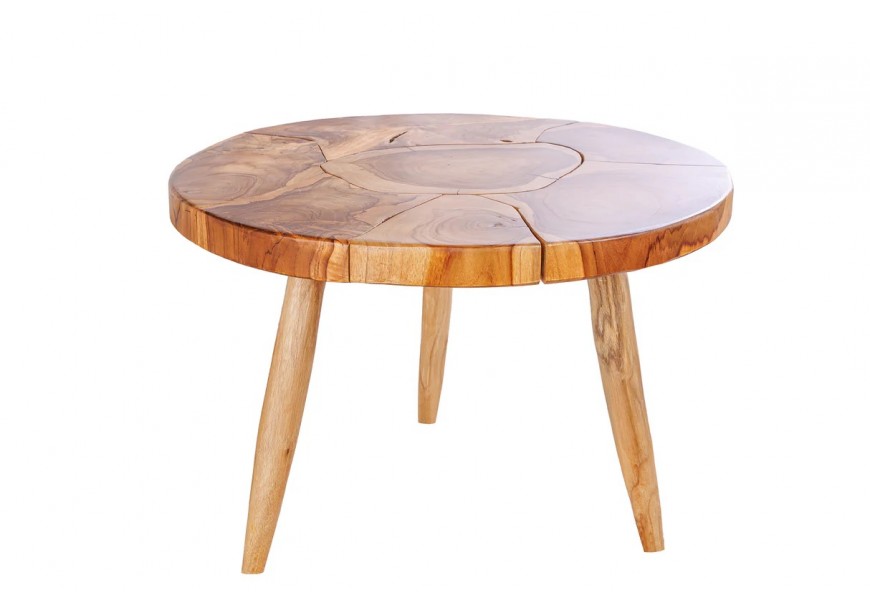 Vidiecky okrúhly konferenčný stolík Sorin z masívneho hnedého teakového dreva s výraznou štruktúrou a mierne vyklonenými nohami