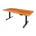 Moderný industriálny písací stôl Mammut s obdĺžnikovou vrchnou doskou z masívneho akáciového dreva v medovej hnedej farbe s čiernou kovovou podstavou s funkciou výškového nastavenia