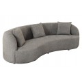 Moderná art deco oválna sedačka Jina v poloblúkovom tvare s tromi štvorcovými vankúšmi a textilným poťahom z buklé látky v sivej farbe