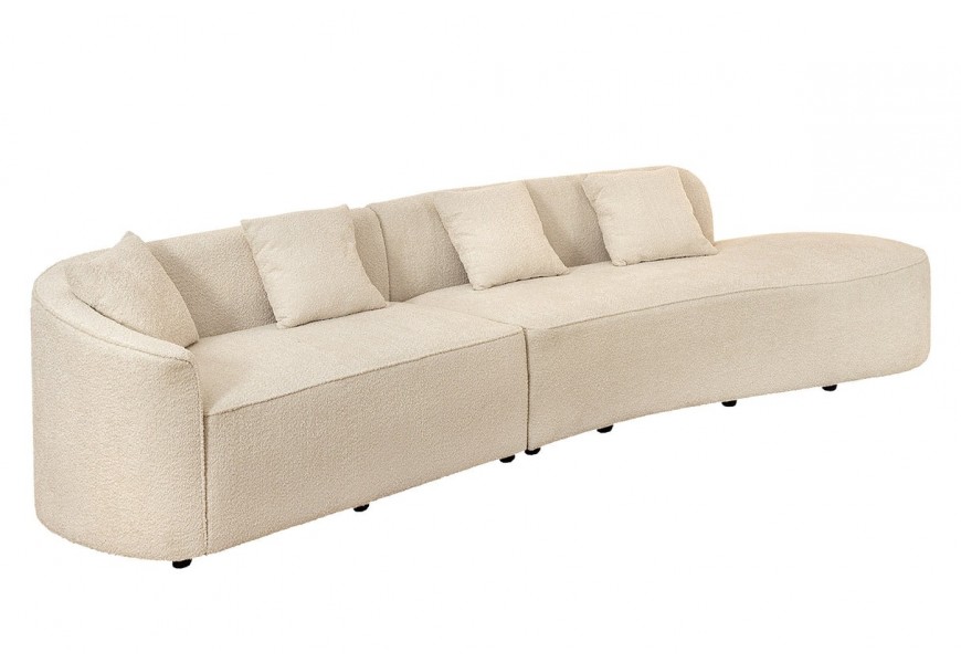 Moderná art deco buklé krémová štvormiestna sedačka Jina obdĺžnikového tvaru so zaoblenými okrajmi a štyrmi vankúšmi