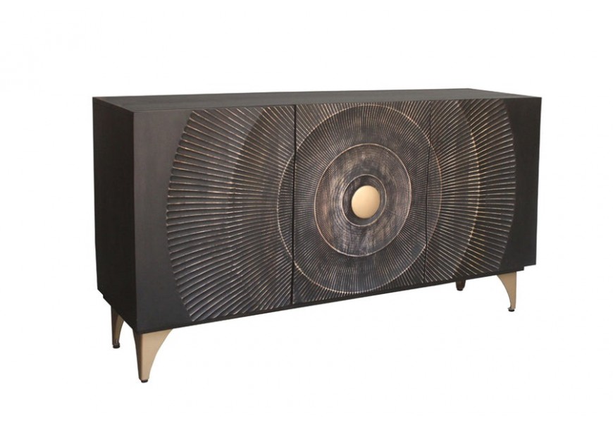 Masívny glamour príborník Cumbria s tromi dvierkami s reliéfnym kruhovým dizajnom a kovovými nožičkami v zlatej farbe z mangového dreva s čiernym lakovaním